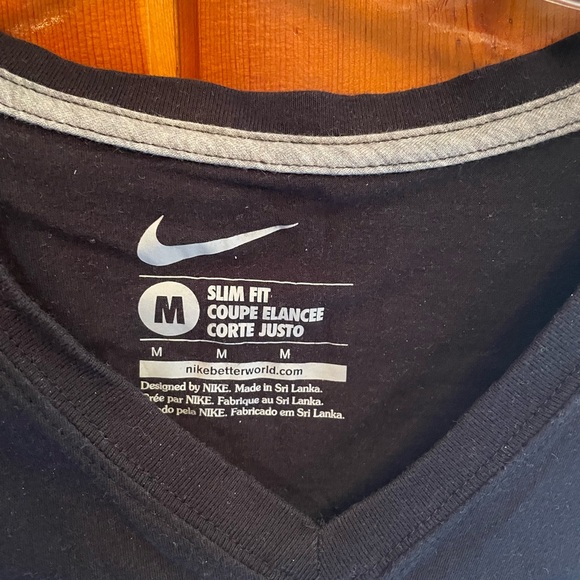 Nike women’s v-neck t-shirt. Medium. Black & yellow. Excellent condition - Picture 2 of 3